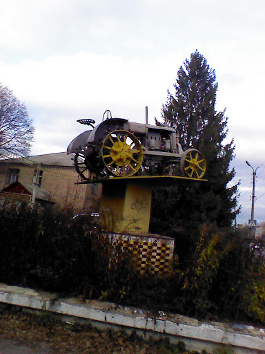 Tractor Monument