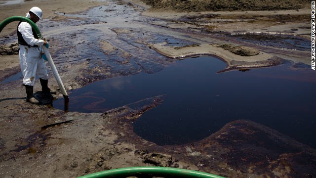 [111006114741-gulf-coast-oil-spill-cleanup-story-top%255B2%255D.jpg]