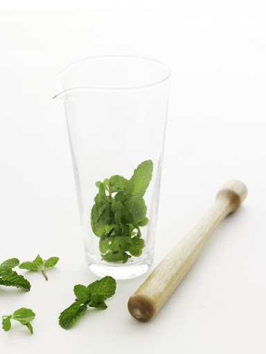 A muddler looks kind of like a baseball bat—the large rounded end is used to mash the ingredients, and the skinnier flat end is used to mix them. A muddler looks kind of like a baseball bat—the large rounded end is used to mash the ingredients, and the skinnier flat end is used to mix them.