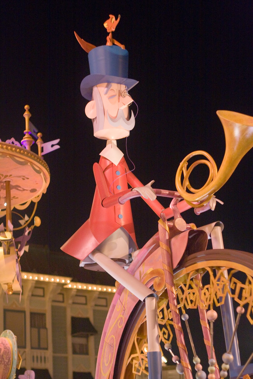 [soundtastic%2520parade%2520big%2520guy%2520on%2520bike%2520float%255B7%255D.jpg]