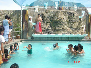 Students enjoy the hot Laguna springs.