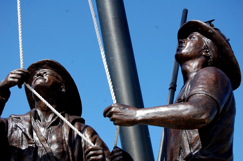 [memorialstatues146.jpg]
