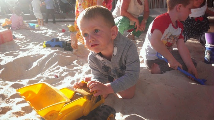 virtù - playing in the sandpit virtù - playing in the sandpit