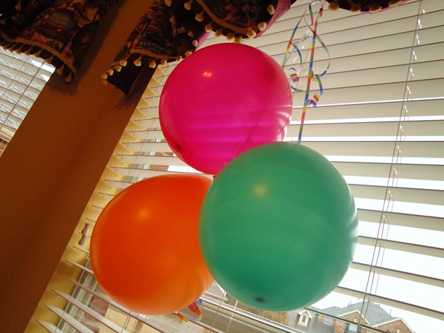 [2.Balloons3.jpg]