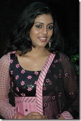 iniya_tamil_actress_pic