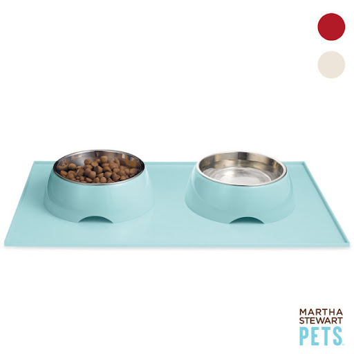 The prize includes two bowls, each with stainless-steel inserts and a clever silicone cover, as well as a silicone mat for sloppy eaters. (G.K., we're looking at you!) All the prizes are color-coordinated: Araucana blue, naturellement. The prize includes two bowls, each with stainless-steel inserts and a clever silicone cover, as well as a silicone mat for sloppy eaters. (G.K., we're looking at you!) All the prizes are color-coordinated: Araucana blue, naturellement.