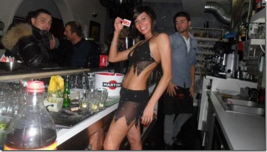 http://lh6.ggpht.com/-mD5maQYm7fQ/T0zxNfeM1wI/AAAAAAABIcU/ldm4NN3aL8M/laura-maggi-italian-barmaid-hot-12_thumb.jpg?imgmax=800