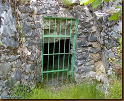 Puerta de entrada cueva de Zatoya - Abaurrea Alta Puerta de entrada cueva de Zatoya - Abaurrea Alta