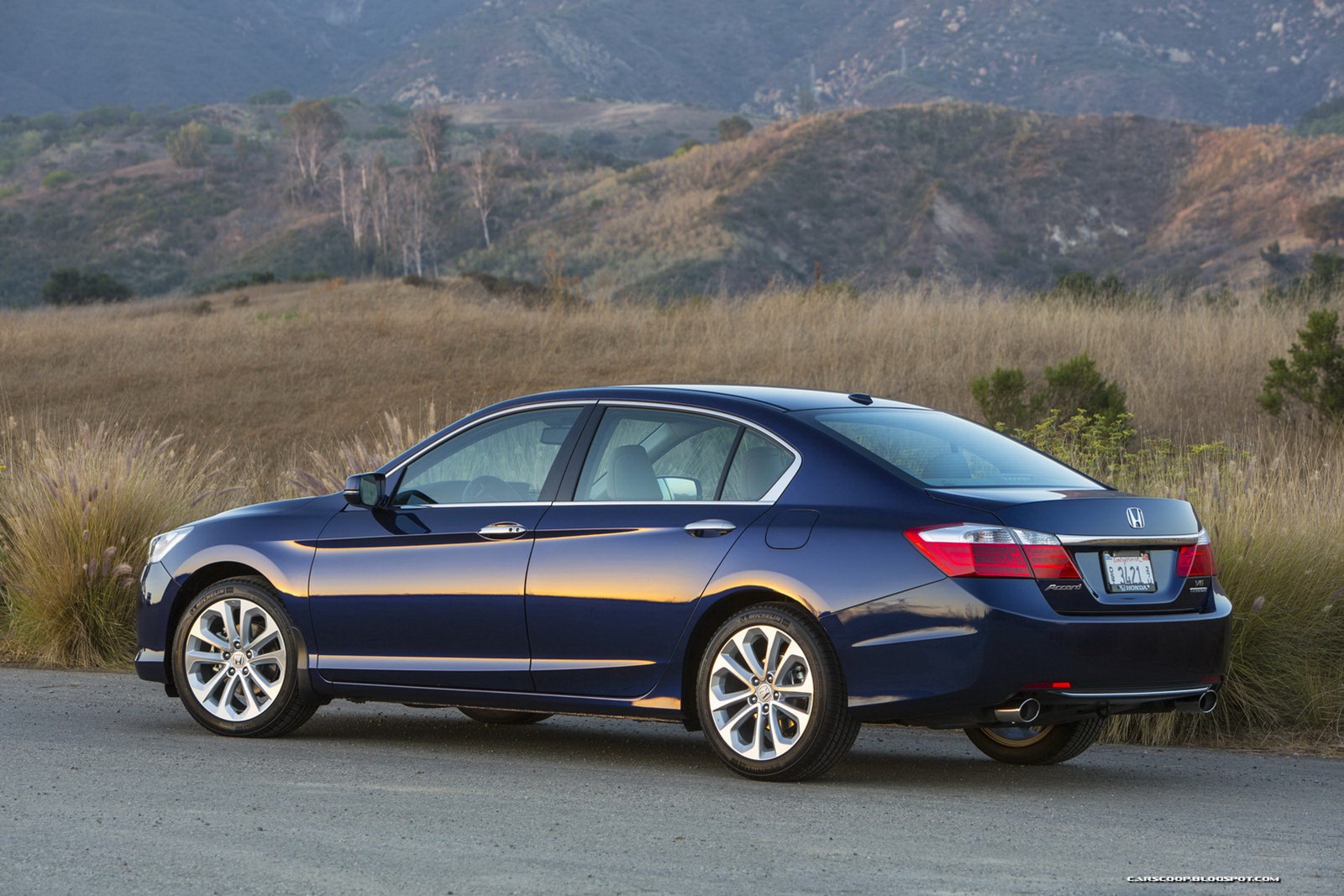 [2013_Honda_Accord_Touring_Sedan_006%255B2%255D.jpg]