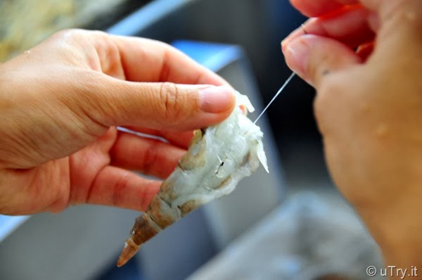 How to Easily Peel and Devein Shrimps