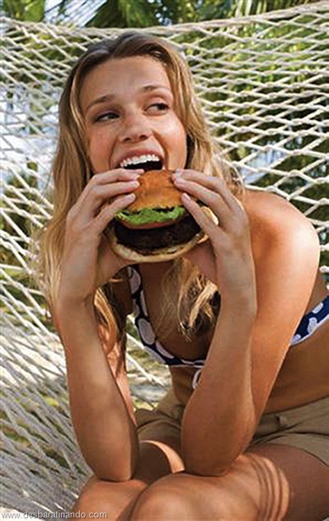 gatas mulheres comendo hamburgers  (13)