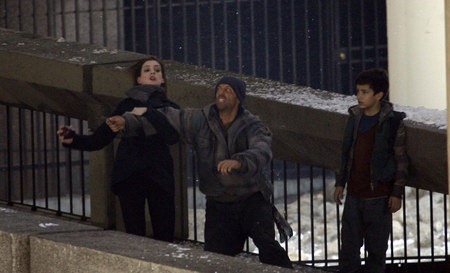 Anne Hathaway az utcán harcol 03