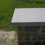 4 -Couvre-mur bouchardé