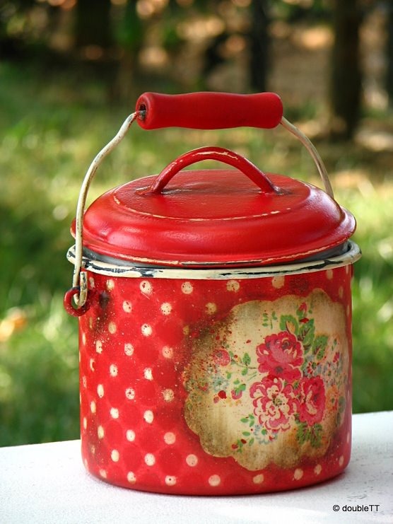 dots and roses in red milk jar