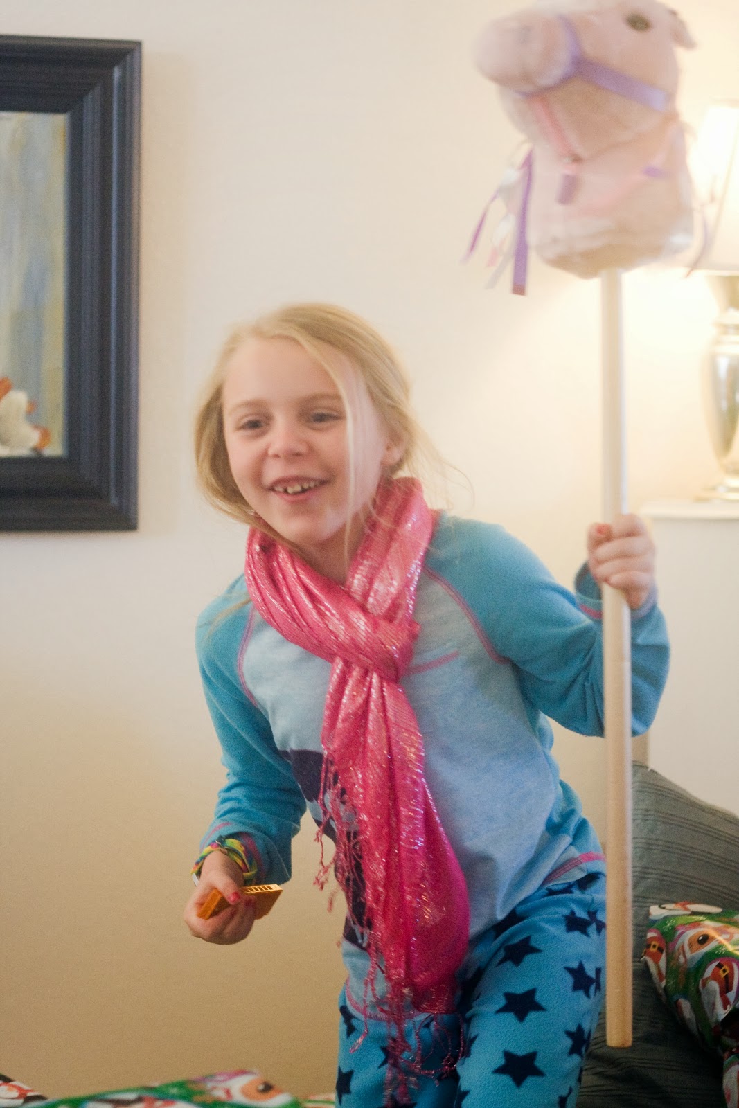 [12%252025%252013_Sophie%2520presents%25204%255B3%255D.jpg]