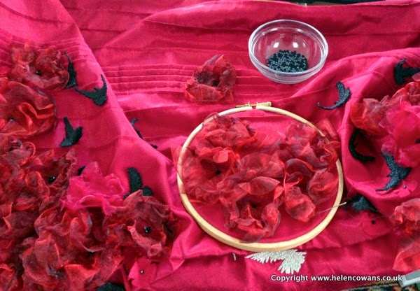 Poppies in hoop-001.jpg Poppies in hoop 001