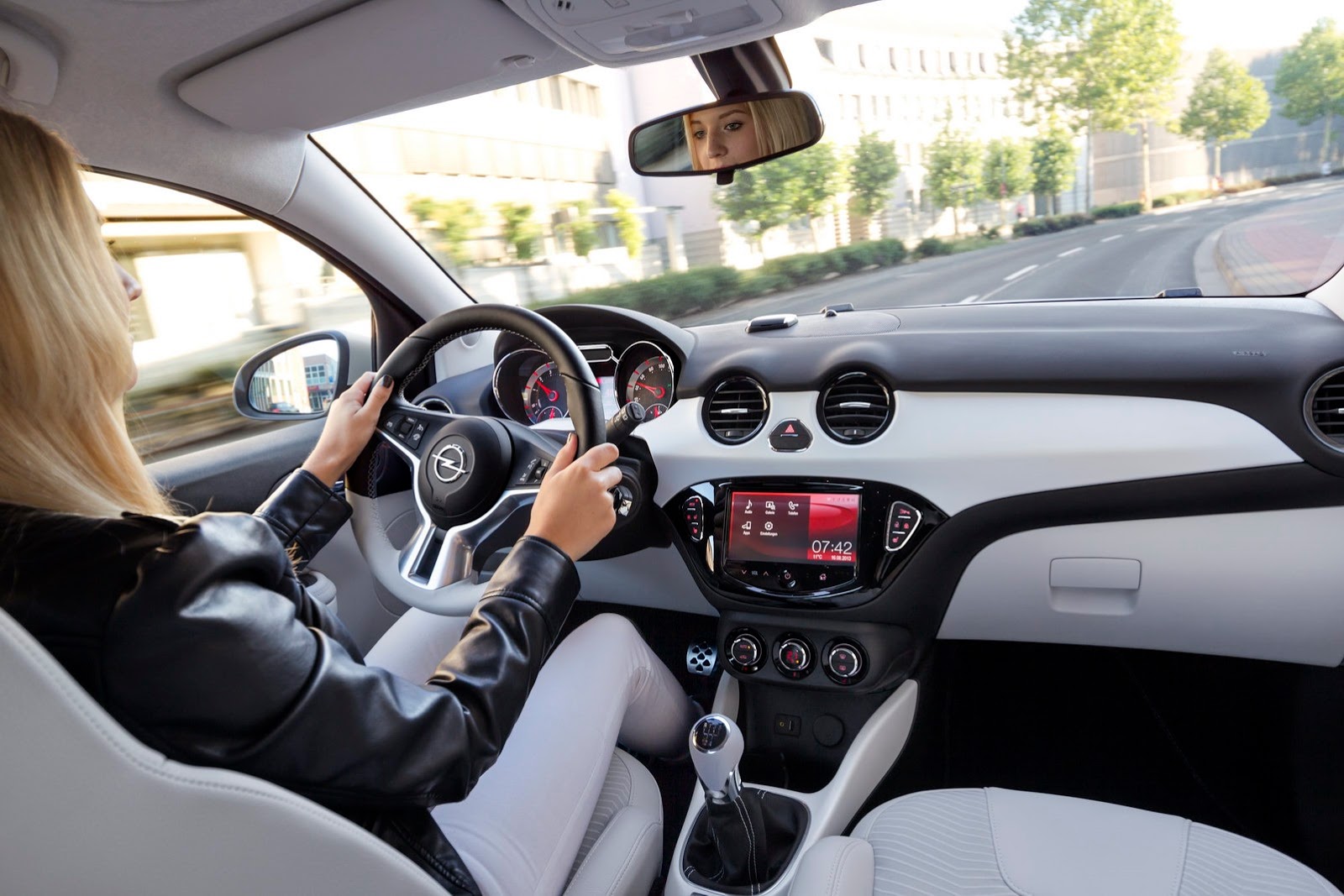 [Opel-Adam-Black-and-White-Link-5%255B2%255D.jpg]