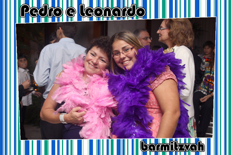 Fotos de Pedro e Leonardo - 10.12.11. Foto numero 30 da Social Click Fotografia Digital, do Rio de Janeiro, RJ, que faz fotos divertidas, fotos malucas, fotos com fantasias, fotos na hora, fotografia maluca, fotografia divertida com molduras personalizadas. foto digital social click camarim movel v&v miguel roberto cohen album de assinatura ao vivo cerimonial fotos divertidas malucas maluca animadas animado fotógrafos para casamento fotografias noivas noiva