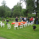 We gaan verder. Onze maag knort een beetje. De barbecue die we van de familie krijgen aangeboden doet ons goed smaken.