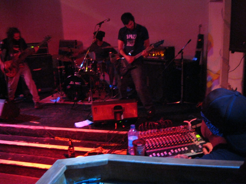 [Punk%2520%2526%2520Metal%2520Regent%2520Dec%252027-28%252C%25202010%2520012%255B7%255D.jpg]