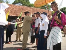 pelepasan atribut pelepasan atribut