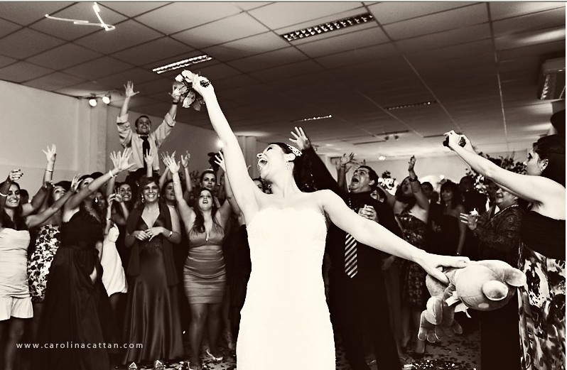 Foto número 23 de Casamento Michelle e Márcio no Espaço Horto da cerimonialista Liliane Cariello, do Rio de Janeiro, RJ, que faz cerimonial de casamentos, cerimonial de eventos, cerimonial de festas, cerimonial de 15 anos, cerimonial de bodas, cerimonial de eventos sociais, cerimonial de aniversários, decoração de casamento, decoração de festas de 15 anos, decoração de eventos sociais, decoração de aniversários, buffet de casamento, buffet de 15 anos, buffet festas, buffet eventos e assessoria cerimonial. Fotos de Casamento Michelle e Márcio no Espaço Horto. Foto numero 23 da cerimonialista Liliane Cariello, do Rio de Janeiro, RJ, que faz cerimonial de casamentos, cerimonial de eventos, cerimonial de festas, cerimonial de 15 anos, cerimonial de bodas, cerimonial de eventos sociais, cerimonial de aniversários, decoração de casamento, decoração de festas de 15 anos, decoração de eventos sociais, decoração de aniversários, buffet de casamento, buffet de 15 anos, buffet festas, buffet eventos e assessoria cerimonial. Espaço Horto Liliane Cariello Casamento cerimonial casamento cerimonialista eventos casamentos rio de fotografias buffets 15 anos local para festas fotos doces fondados flores decoração festa