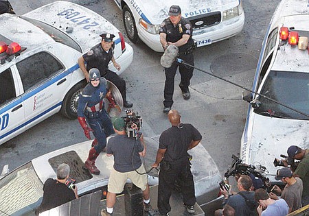 Amerika Kapitány harcban a Bosszúállók forgatásán 02