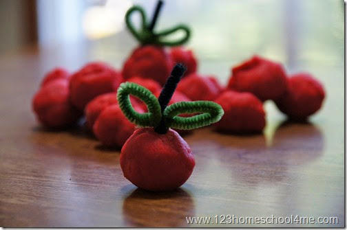 Make aples with apple cider playdough Make aples with apple cider playdough