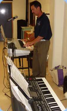 Peter Littlejohn entertaining the members whilst they enjoyed their lunch