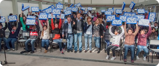 Juan Pablo de Jesús entregó netbooks  en la EETNº 2 de Mar de Ajó 