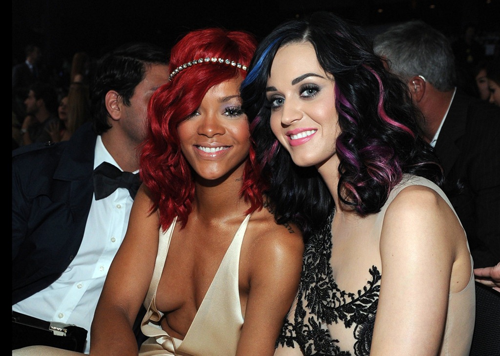 [rihanna_katy_perry_kesha_vma.10_044_.jpg]