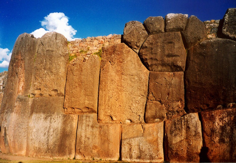 [Sacsahuaman_wall1%255B5%255D.jpg]