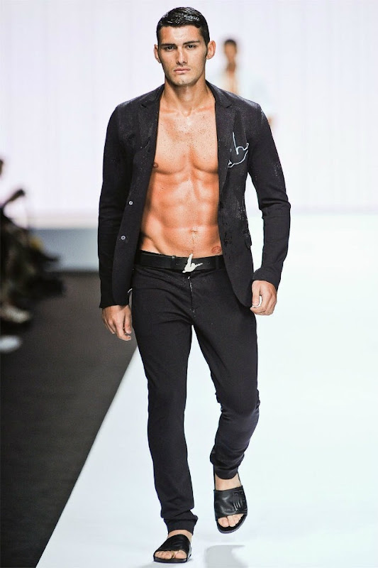 Milan Fashion Week Primavera 2012 - Dirk Bikkembergs (37)