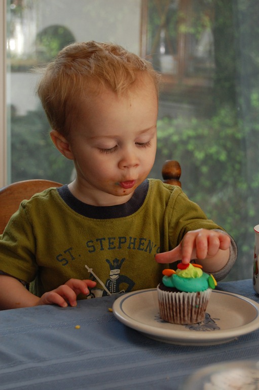 [James%2520Nameday%2520and%2520Birthday%25202011%2520167%255B6%255D.jpg]