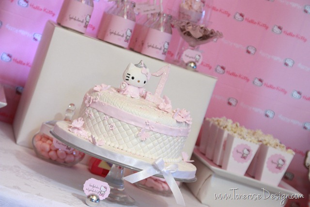 IMG_9379_rosa_kakebord_hello_kitty_dessertbord_bursdag