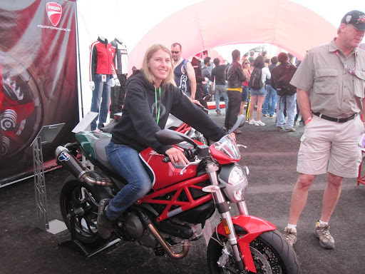 foto-menarik.blogspot.com - Ducati Monster 795....Motornya Lelaki....Keren Gan...
