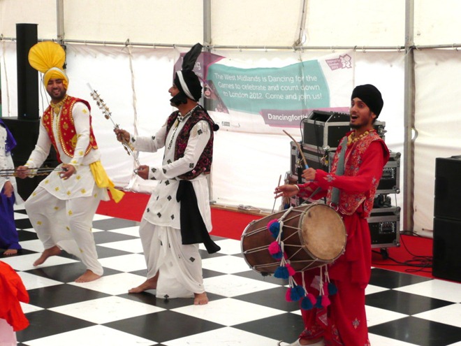 Bhangra dancers