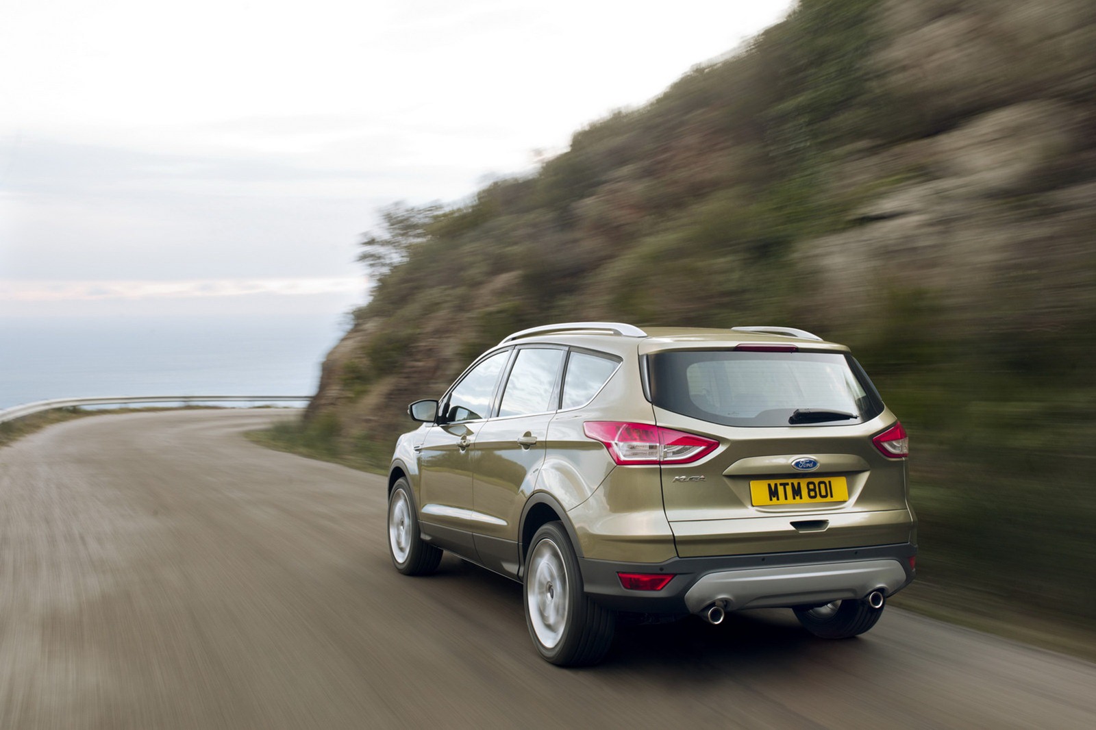 2012-Ford-Kuga-12[2].jpg