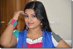 Actress Sowbarnika in Anjal Thurai Movie Photos
