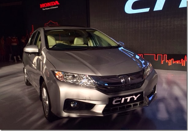 New-Honda-City-front-three-quarters-launch-live-image