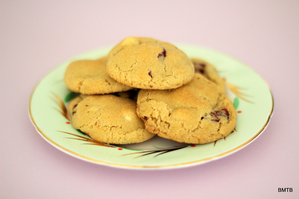 [White%2520Chocolate%2520and%2520Cranberry%2520Cookies%255B5%255D.jpg]