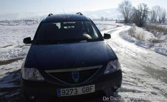[Dacia-in-de-sneeuw-026.jpg]