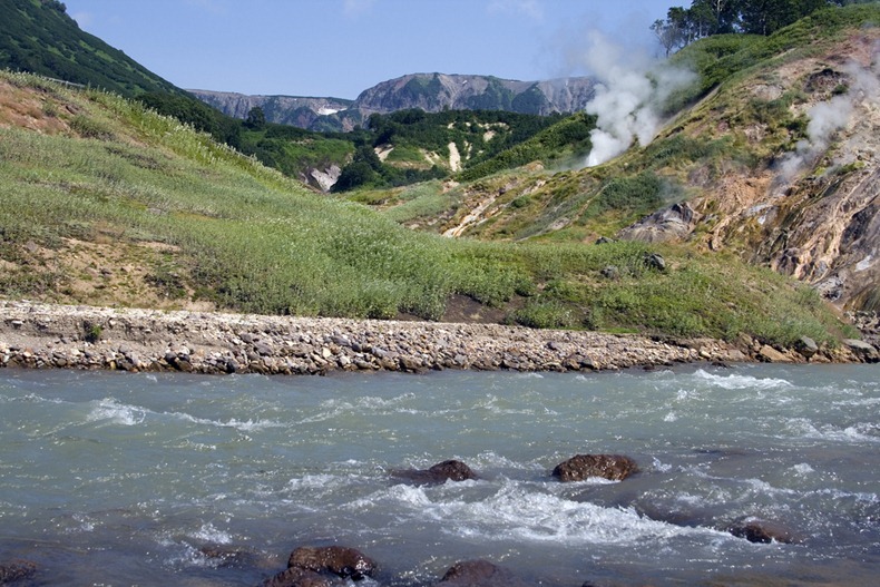 valley-of-geysers-10