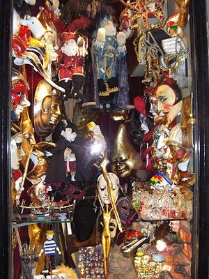 A window shot of the traditional Venetian masks. They make a fun, whimsical decorating item.
(iamfashion.blogspot) A window shot of the traditional Venetian masks. They make a fun, whimsical decorating item.
(iamfashion.blogspot)