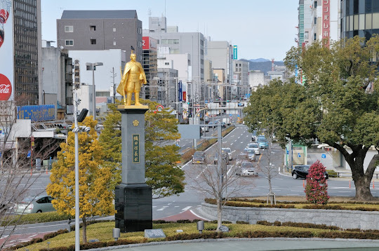 黄金の信長像