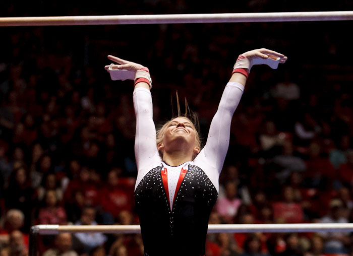 Hailee Hansen on bars<br />

