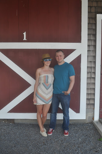 How perfect are the classic red doors for wedding portraits?