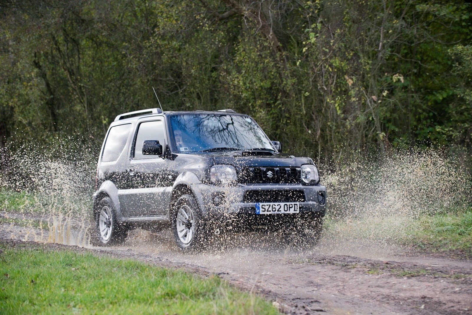[2013-Suzuki-Jimny-1%255B3%255D.jpg]