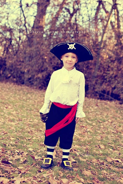 DIY pirate costume