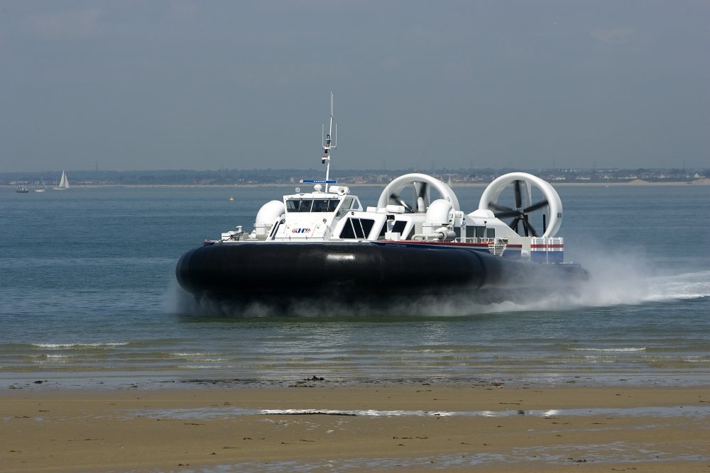 [Hovercraft%2520photo%2520-%2520Solent%2520Express%2520May%252007%2520108%255B4%255D.jpg]